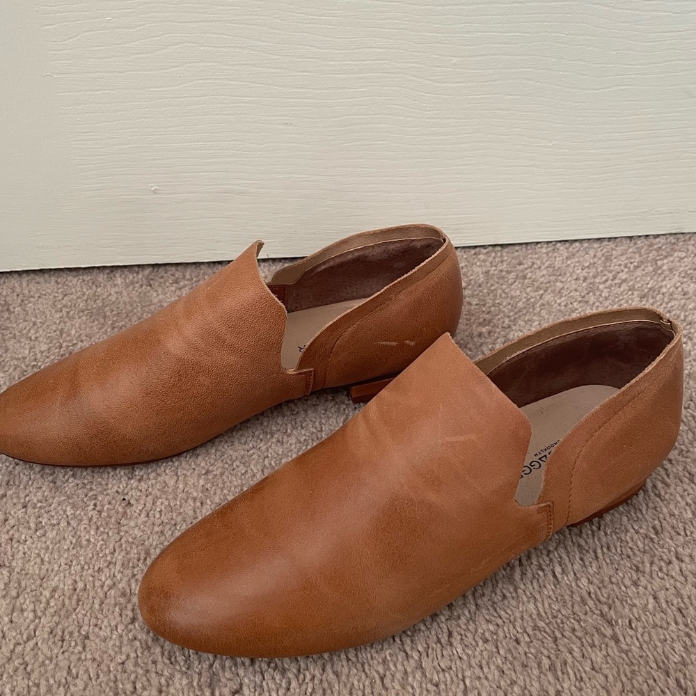 Kelsi Dagger loafer. Tan color, gently used. Size 7.5.